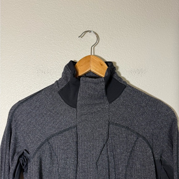 Lululemon Base Runner 1/2 Zip size 6 - Picture 6 of 11